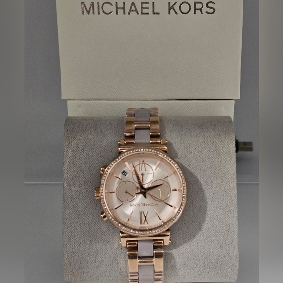 Michael Kors Women's Rose Gold Watch MK6560 Michael Kors Analog Rose Gold - Picture 5 of 8